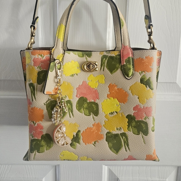 NWOT Coach Floral Printed Willow Tote 24 + Matching Piper K Fruit Bag Charm - Picture 2 of 13